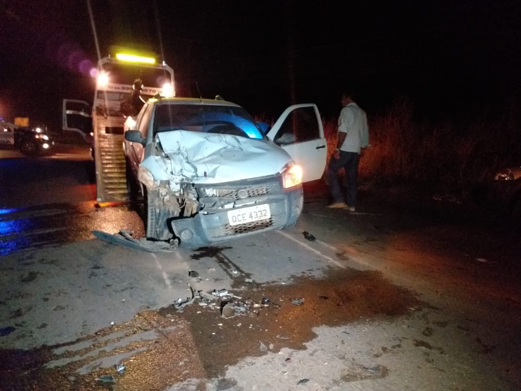 Acidente entre pick-up e caminhonete é registrado na MT-140 em Sinop