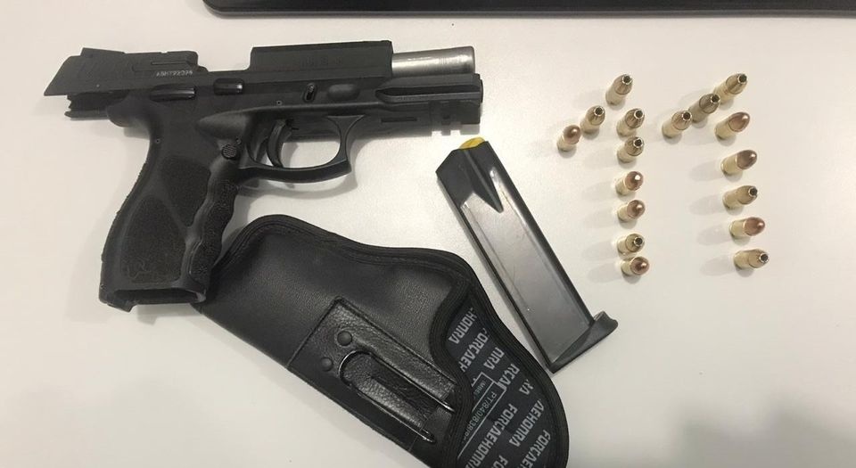 Homem é preso após ameaçar matar a esposa com arma de fogo