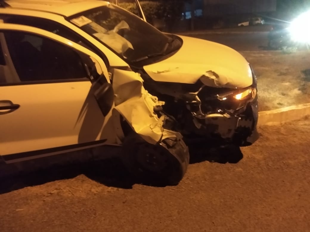 Acidente entre pick-up e moto deixa homem ferido na MT-140 em Sinop