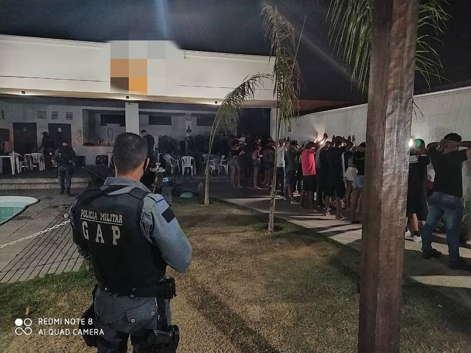 PM fecha festa com adolescentes e encaminha dois para delegacia