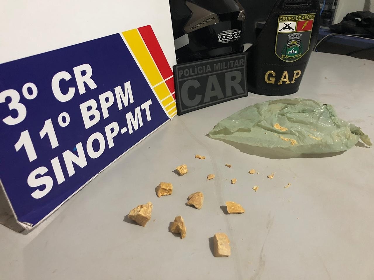 Homem é preso com porções de pasta base de cocaína