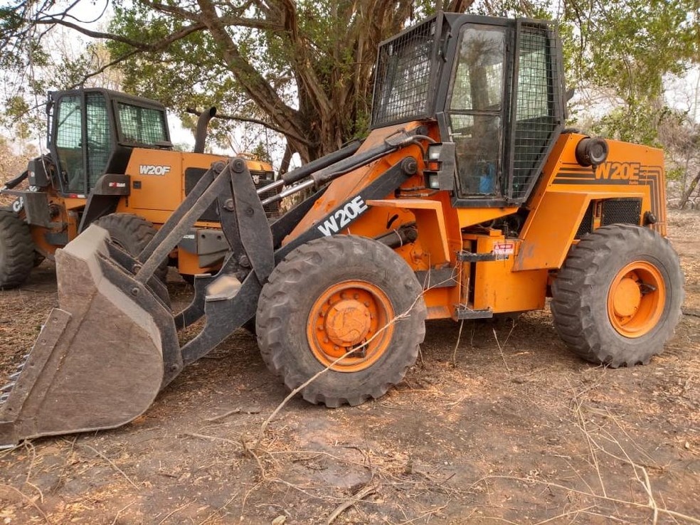 Tratores usados para desmatamento no Pantanal são apreendidos