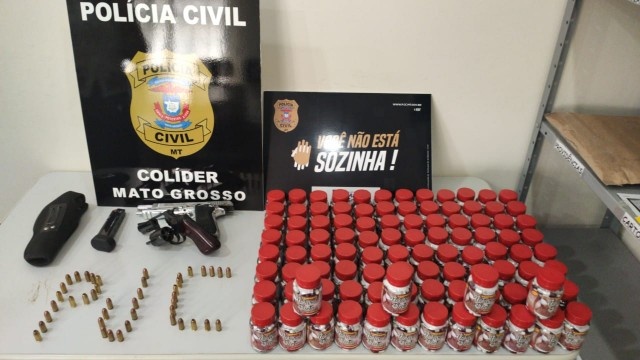 Investigado por violência doméstica é preso com armas de fogo