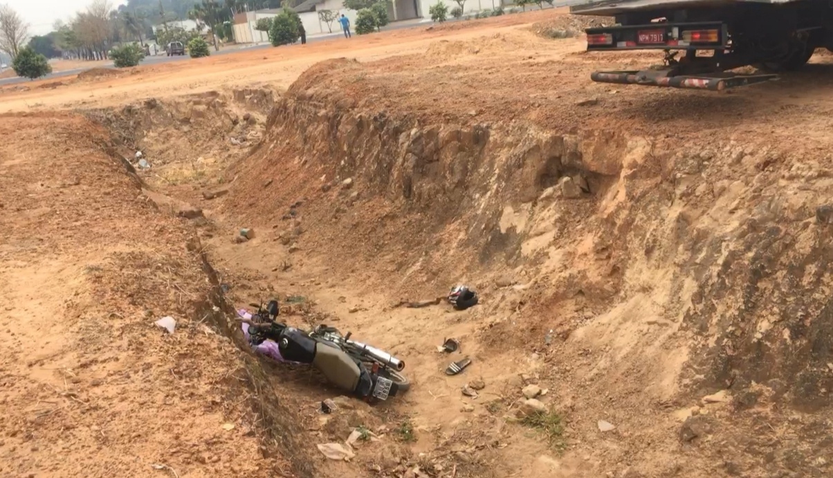 Motociclista morre após cair dentro de 'valetão' em Sinop