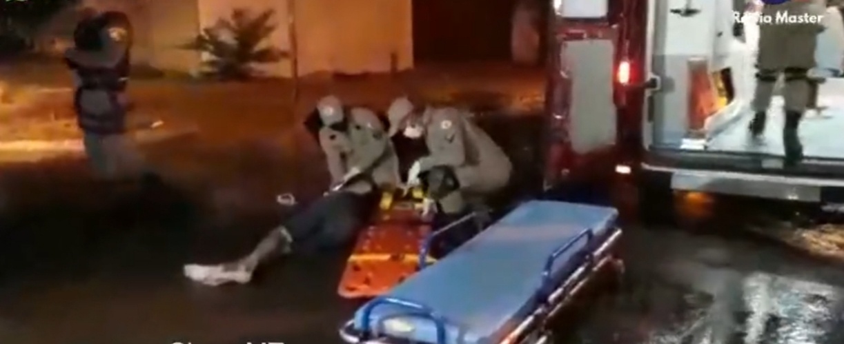 Ciclista fica em estado grave após ser atingido por carro