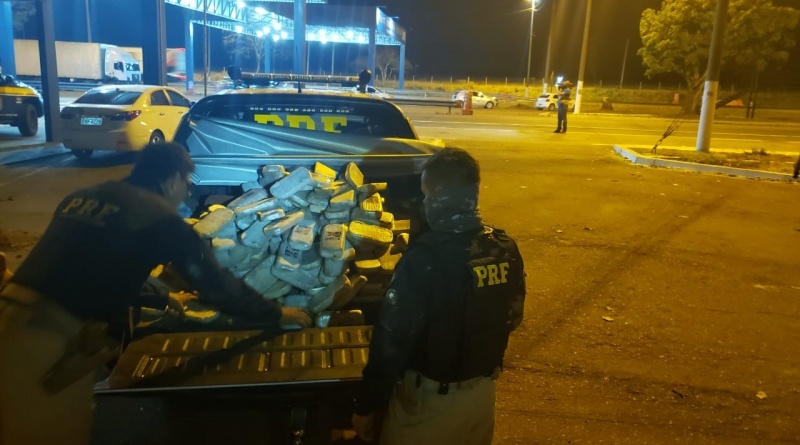 PRF apreende mais de 400 quilos de de pasta base de cocaína