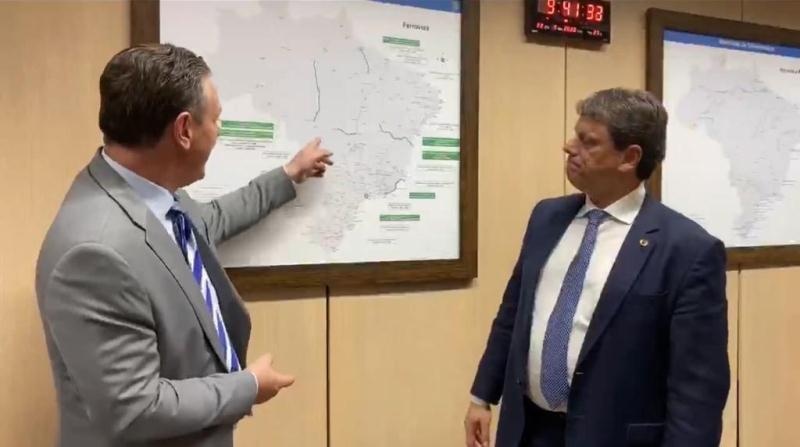 Ministro reafirma intenção de trazer ferrovia a Cuiabá e pede apoio de Fávaro no Senado