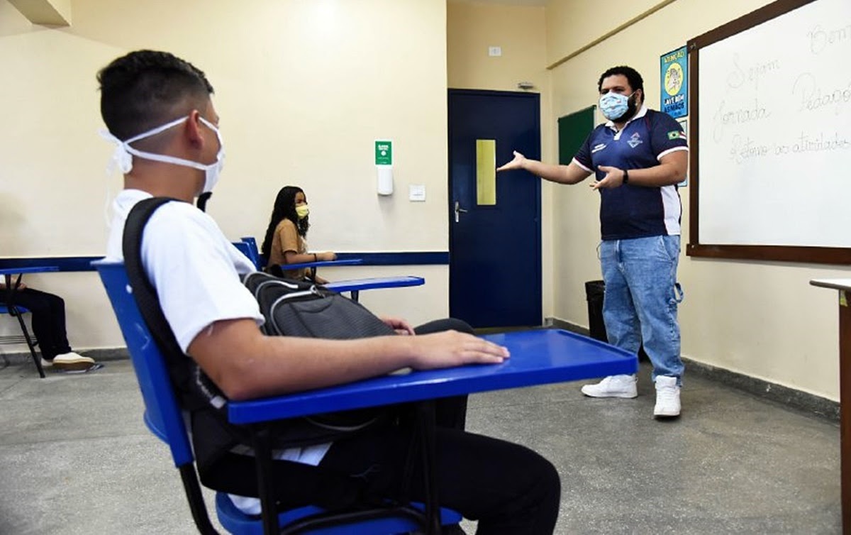 Pesquisadores discordam que volta as aulas só ocorra após vacina