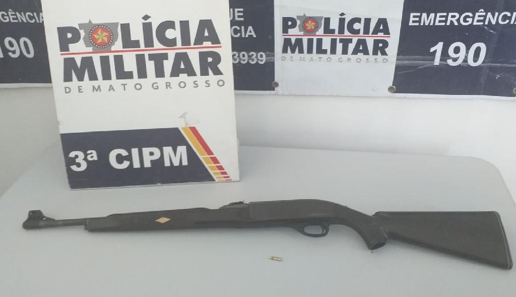 Homem é preso após ser flagrado com arma de fogo em Santo Antônio do Leverger