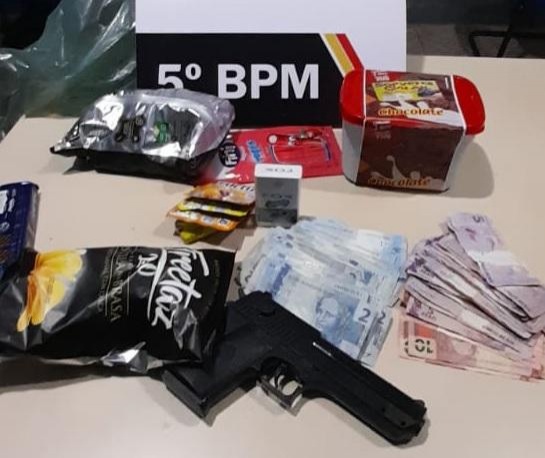 Menor é apreendido com arma de fogo após tentar assaltar mercado