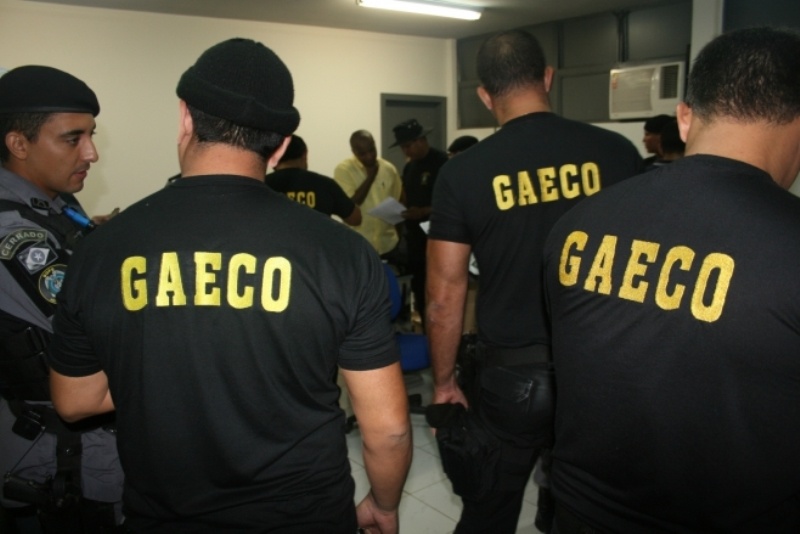 Servidor público é preso com R$ 20 mil em espécie