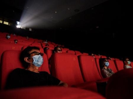 Estado libera funcionamento de bares, cinema, shows e esporte