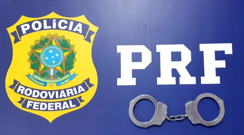 Dupla é presa suspeita de roubar caminhonete em Cuiabá