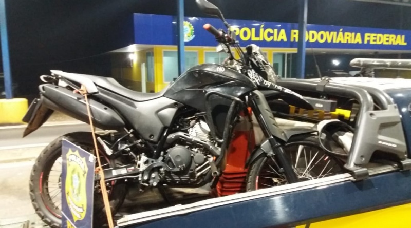 PRF recupera motocicleta furtada em Várzea Grande