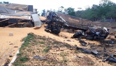 Colisão entre três carretas deixa motorista morto na BR-163
