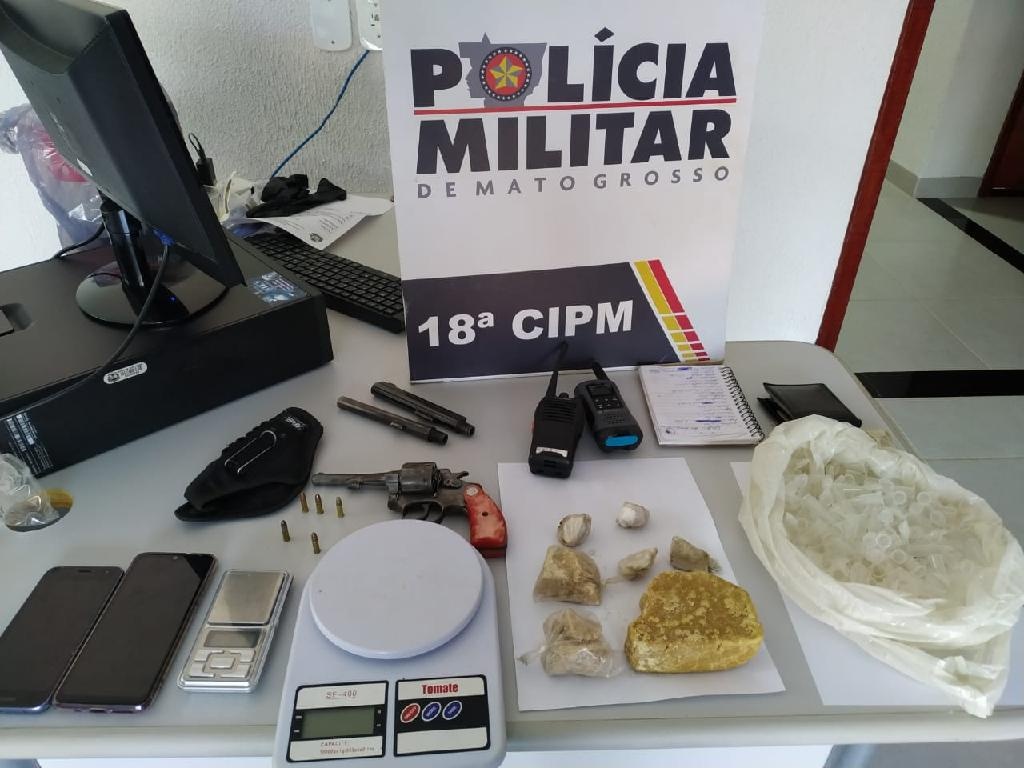 Quatro são presos por tráfico de drogas em São José do Rio Claro