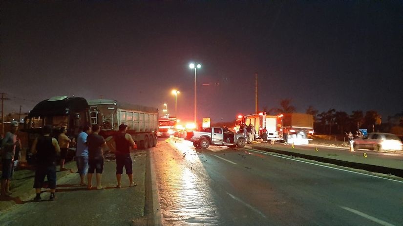 Empresário morre em colisão entre caminhonete e carreta