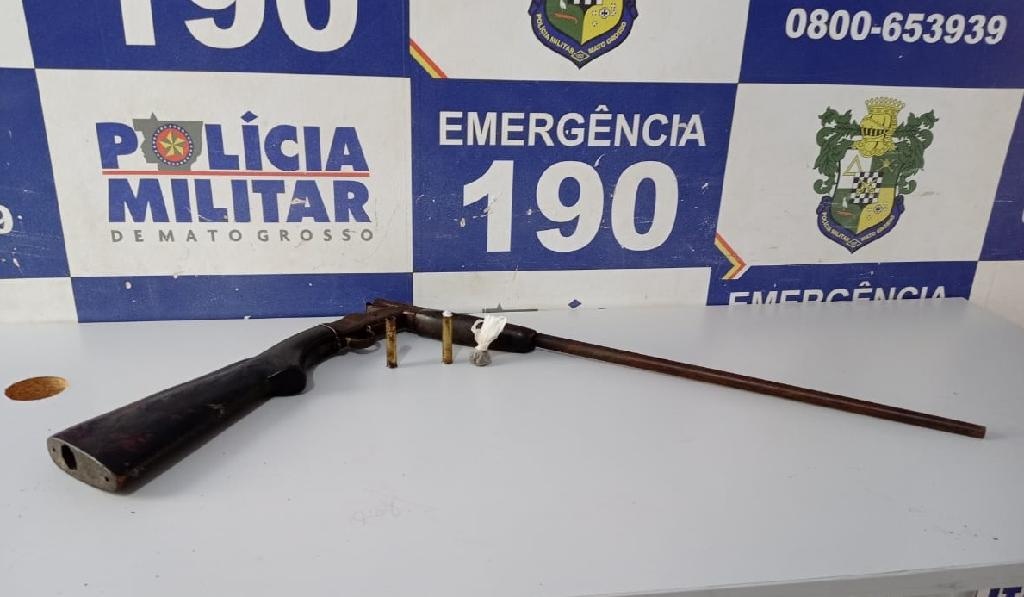 Homem é preso após ameaçar esposa com arma de fogo