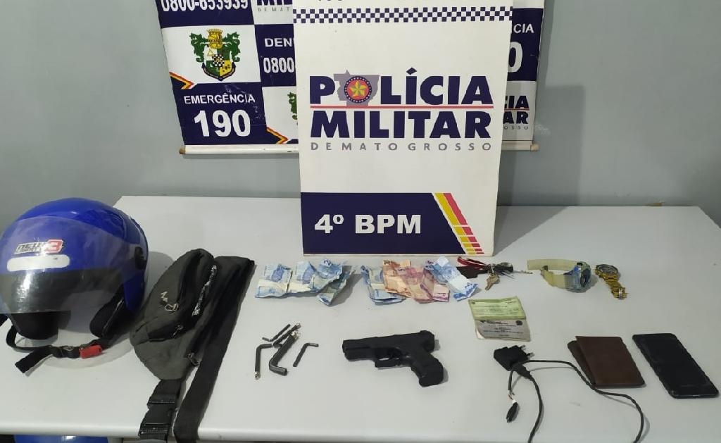 Homem é preso após ameaçar funcionário de motel e desacatar policiais
