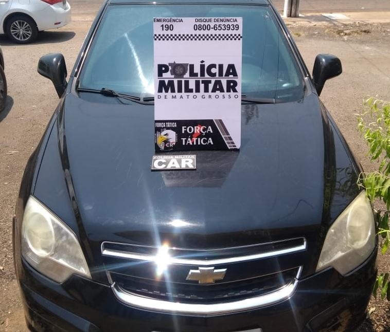 Homem é preso por receptação após ser flagrado com carro roubado