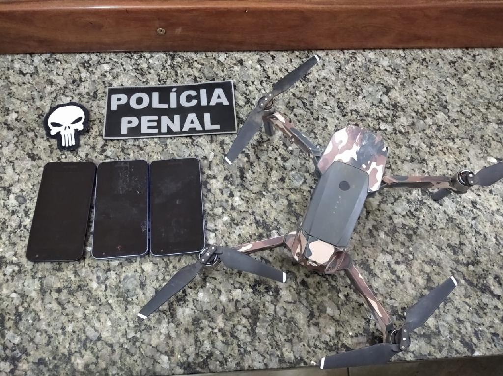 Drone que transportava celulares é apreendido por policiais penais