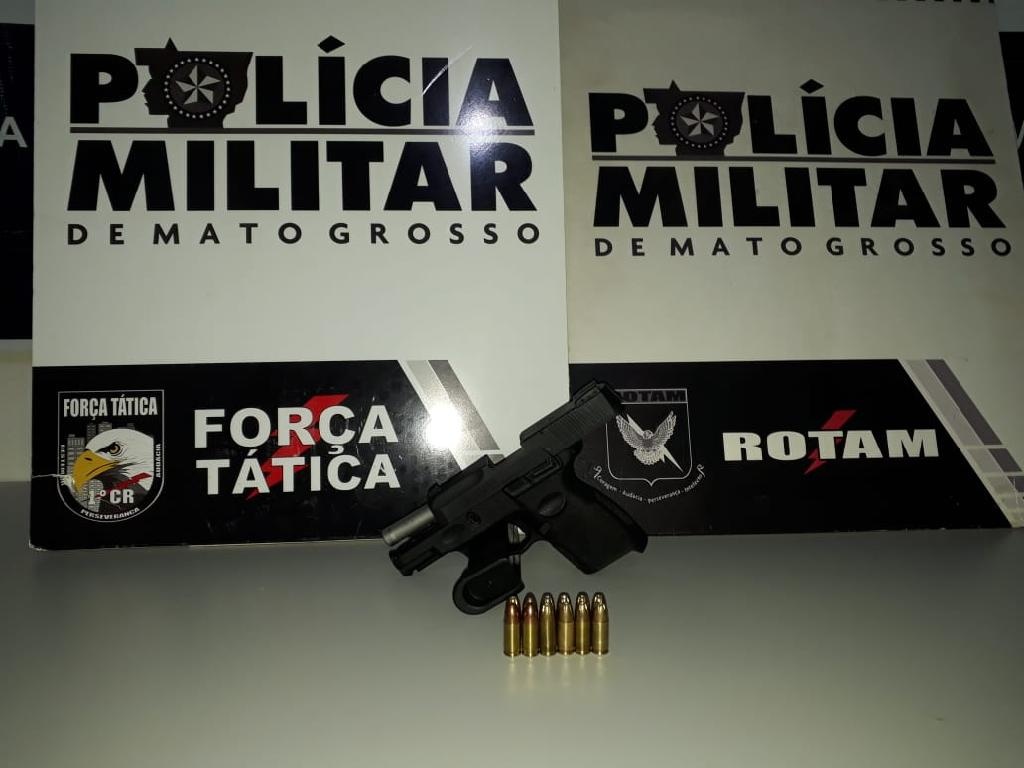 Homem é preso após ameaçar motorista em estacionamento