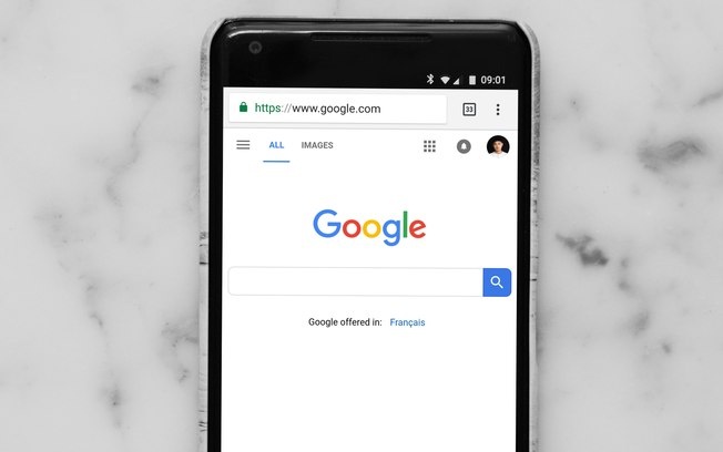 Não sabe a letra da música que ficou na cabeça? Assovie que o Google entende