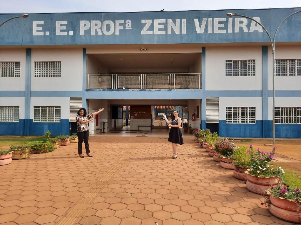 Professoras ensinam alunos a identificar notícias falsas
