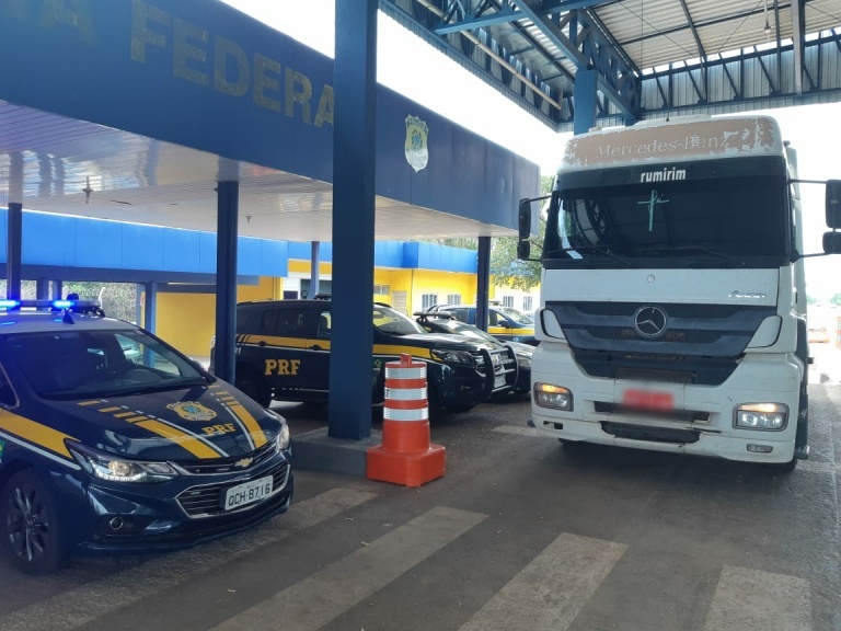 Caminhão adulterado é apreendido pela PRF