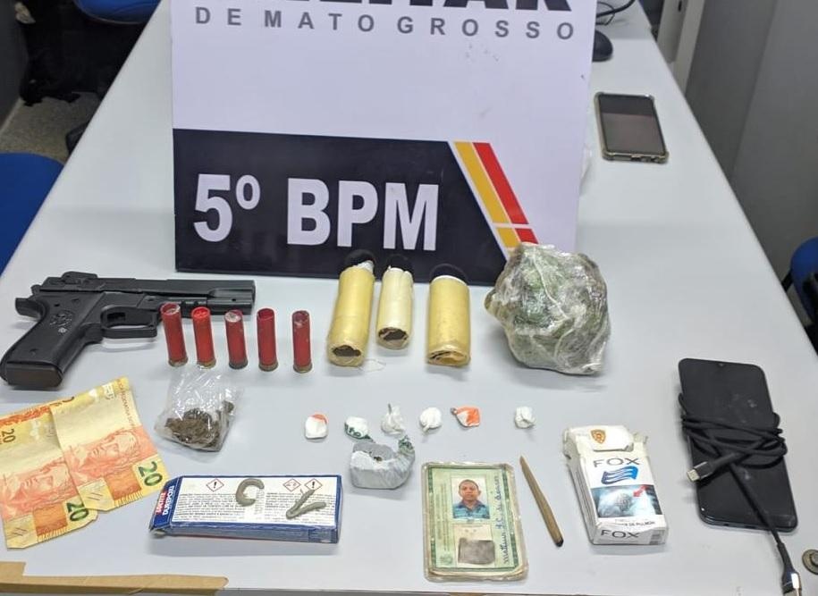 Homem é preso por tráfico e porte de simulacro