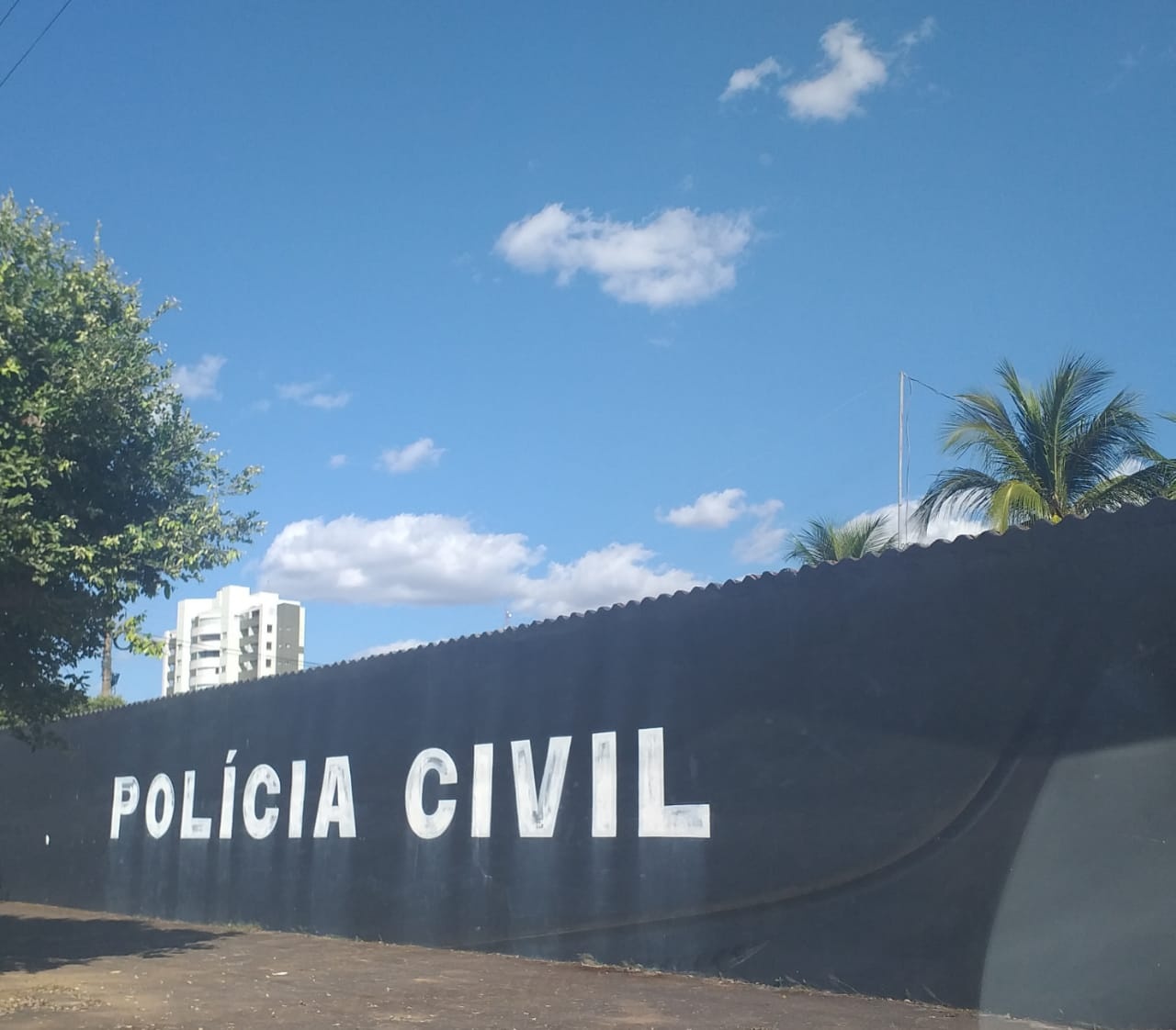 Bolsa é furtada de dentro de carro em Sinop