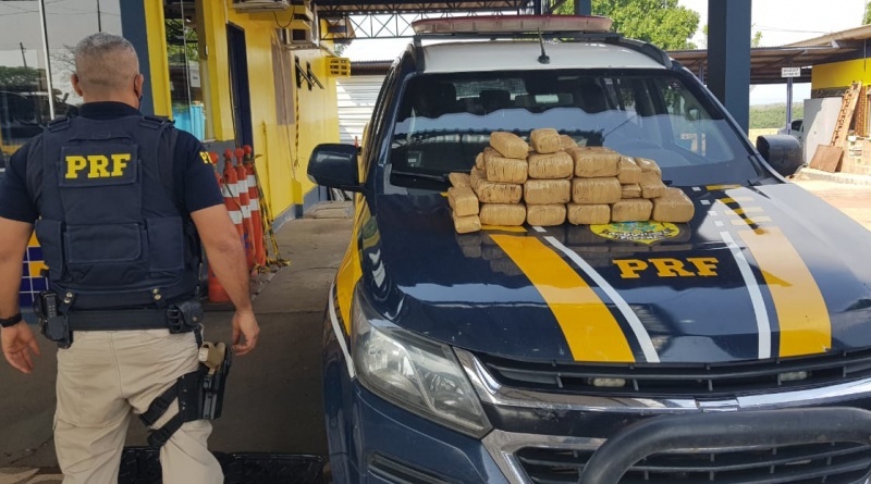 PRF apreende drogas em ônibus na BR-163 em Rondonópolis