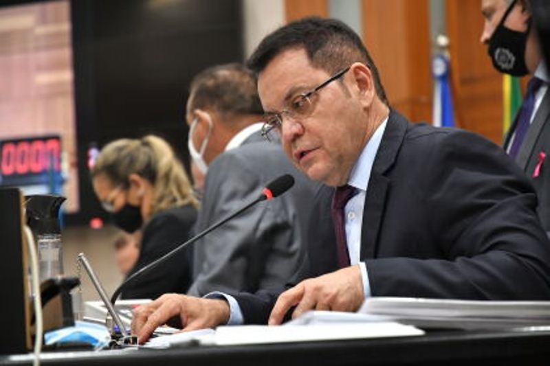 Em sessão plenária, Botelho destaca votação de concessão de ferrovia