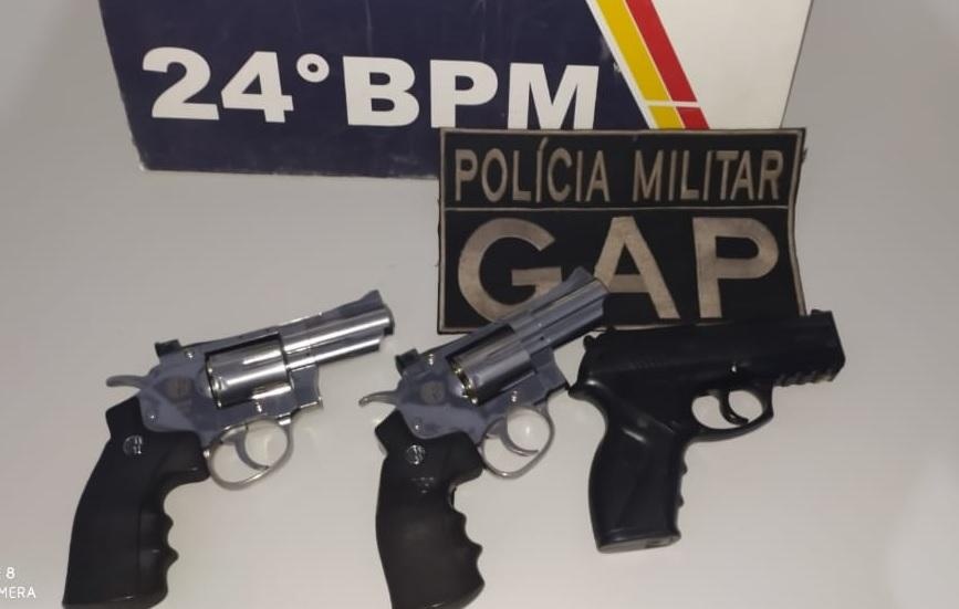 Homem é preso após ameaçar vizinho com réplica de arma de fogo