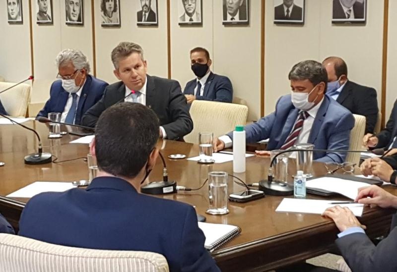 Governador articula em Brasília para livrar MT de multa de R$ 600 milhões