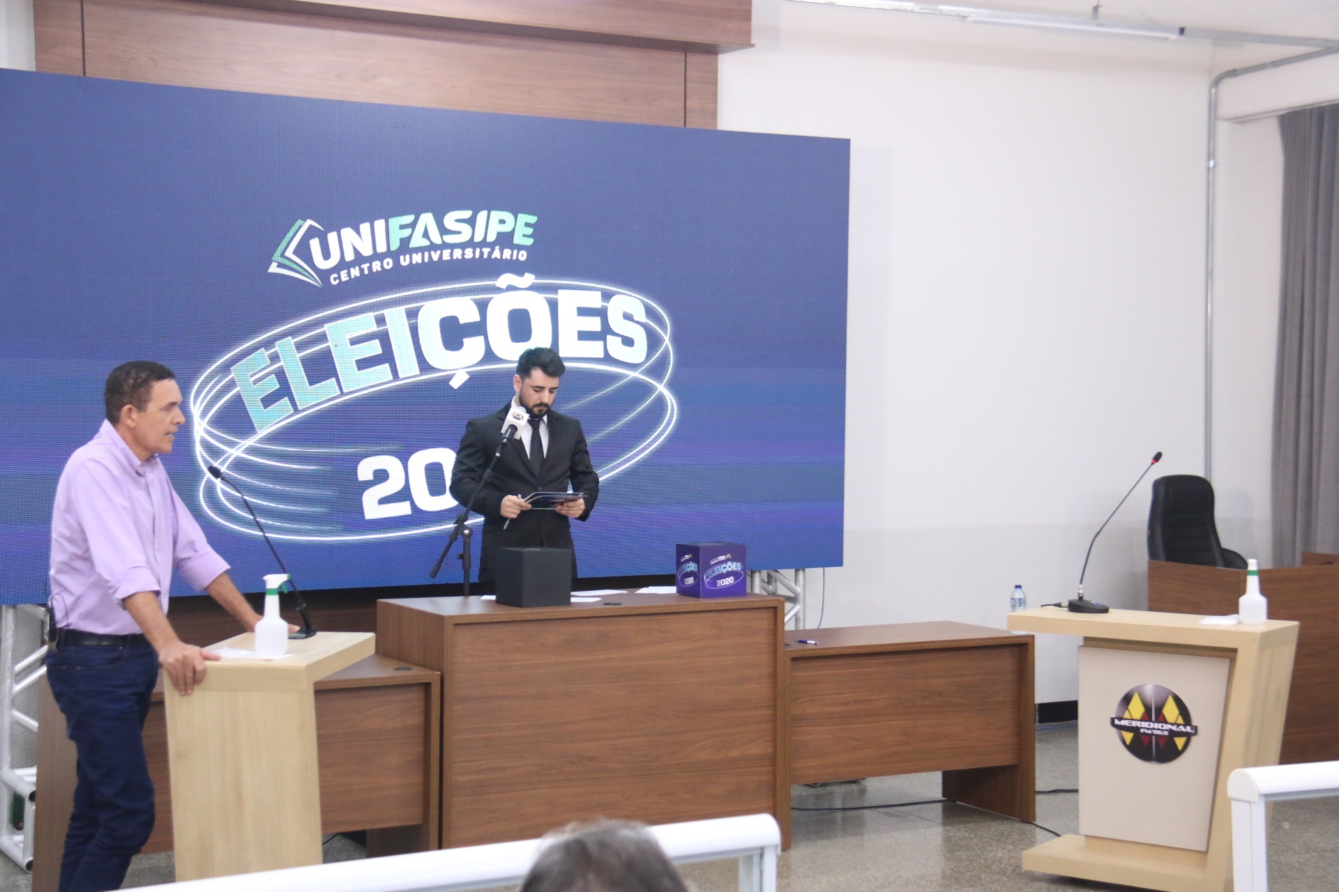 Dorner é o único candidato que não compareceu ao debate