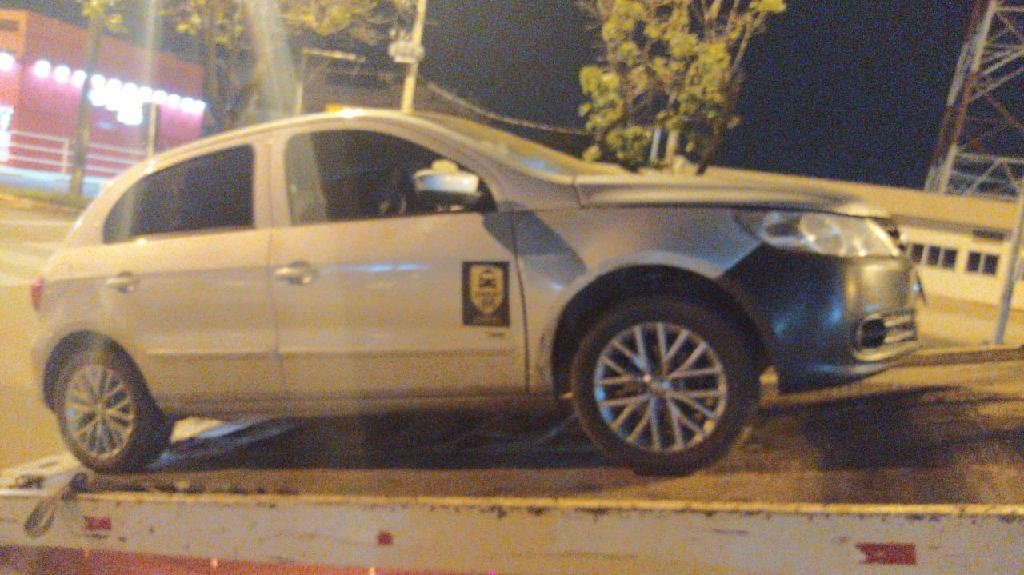 PM prende dupla e apreende carro usado em vários crimes