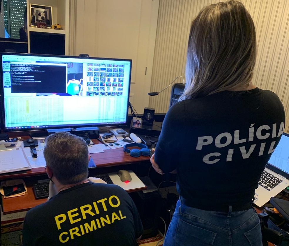 Operação de combate à pornografia infantil prende 49 pessoas