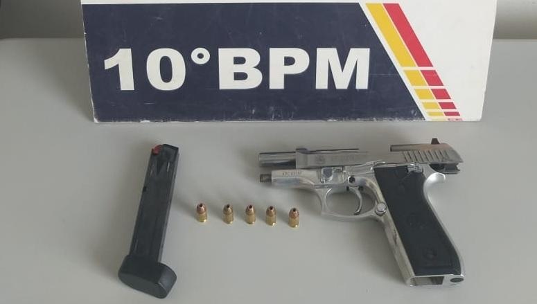 PM recupera caminhonete roubada e prende homem em Cuiabá