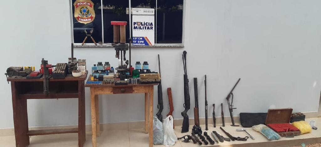 Arsenal de armas e munições são apreendidos pela Polícia Militar