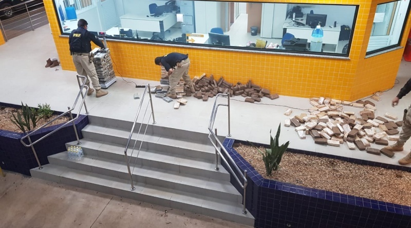 PRF apreende mais de 400 kg de drogas em Santo Antônio do Leverger