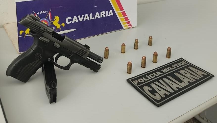 Cavalaria prende trio com arma de fogo em Cuiabá