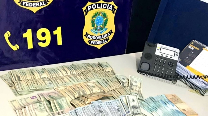 PRF apreende dez mil dólares com homem na BR-070