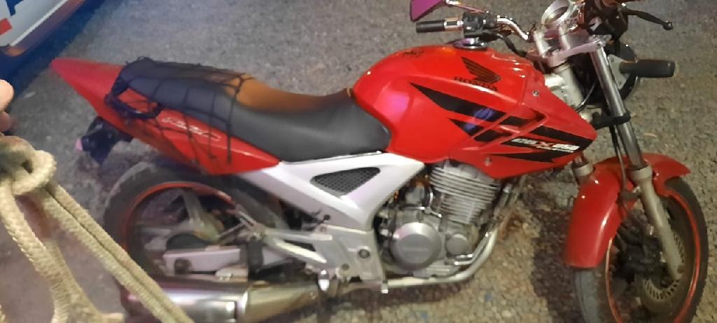 Moto com registro de roubo é recuperada pela PM