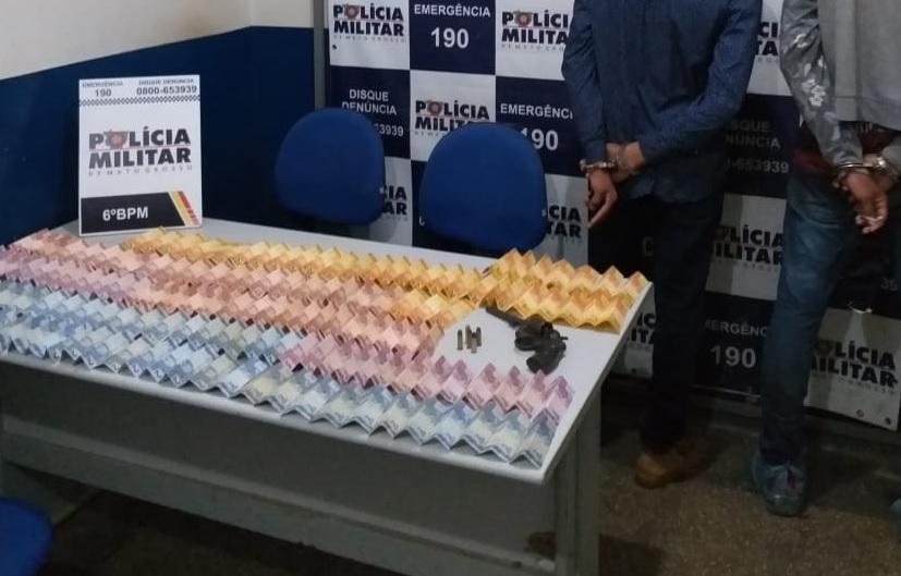 Dupla é detida após roubo em posto de combustíveis