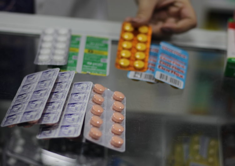 Projeto da UFMT fala sobre uso de medicamentos sem prescrição médica