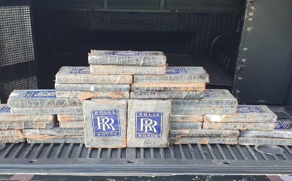 PM apreende com 38 quilos de cocaína com homem em carro