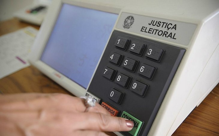 Falta de justificativa por não votar impede expedição de documentos