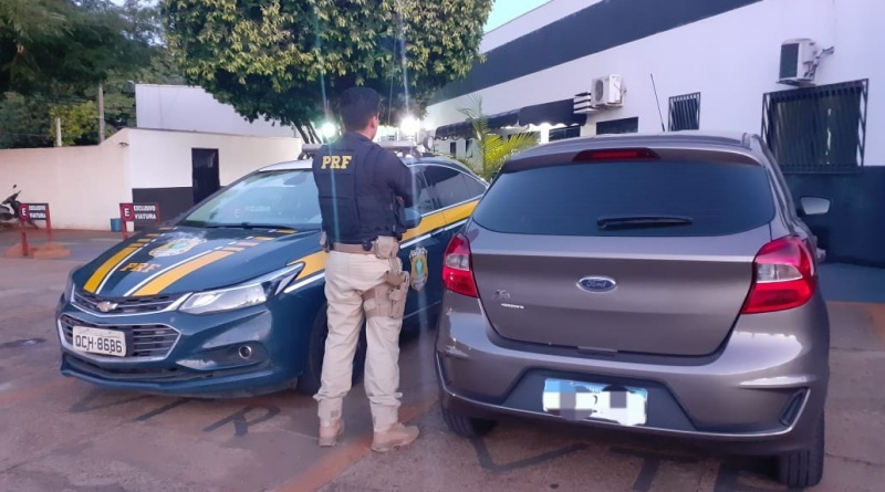 Carro com sinais de adulteração é apreendido pela PRF