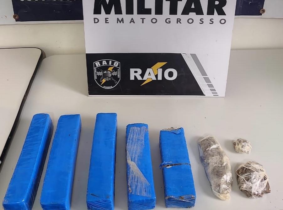 Suspeito é pego quando esperava para entregar tabletes de maconha